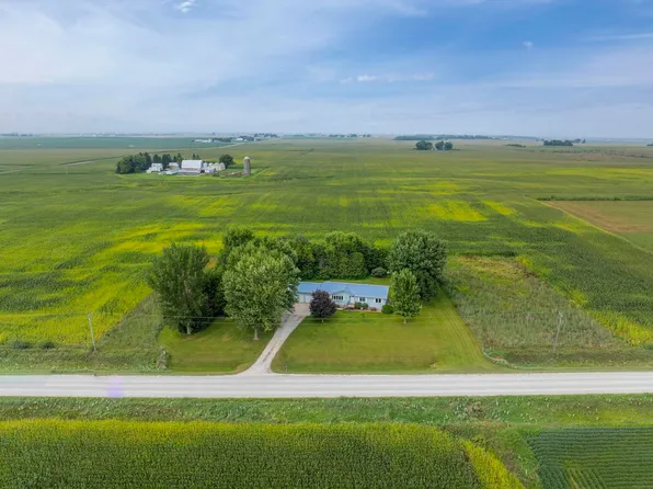 2087 330th St, Walker, IA 52352