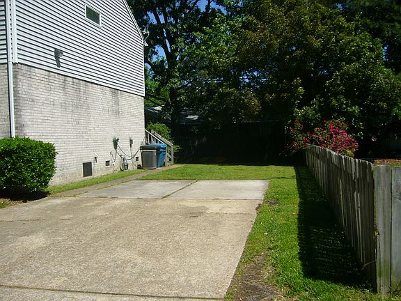 Driveway that can fit 4 cars