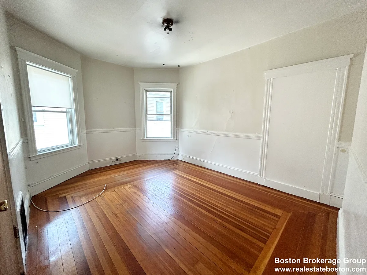 Building Photo - 74 Romsey St #3