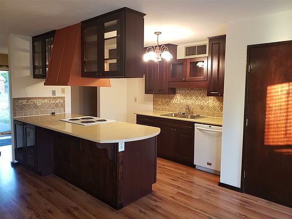 2nd image of 556 Harrison Dr
