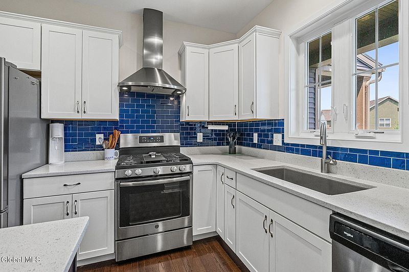 4th image of 13 Weston Way