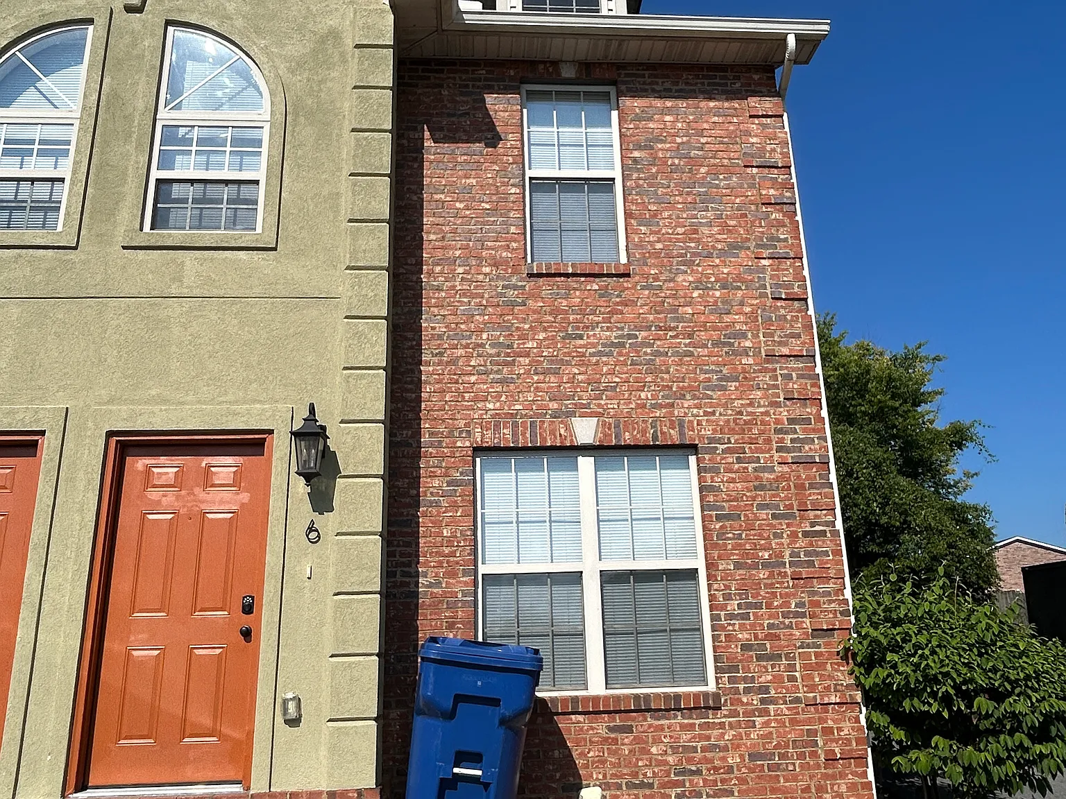 2 bed, 1.5 bath, 1100 sqft, $1,400 — Photo 1