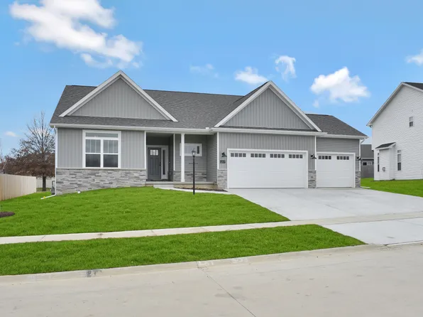 2207 Prairie Rose Dr, Mahomet, IL 61853