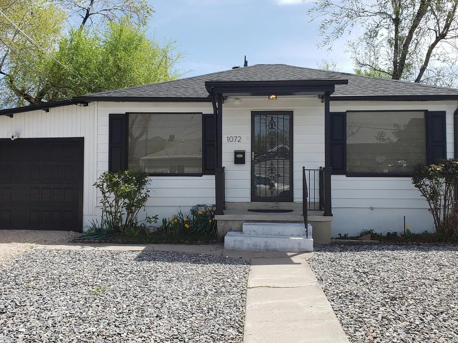 1072 E Wood Ave — Photo 2