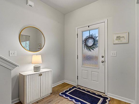 5th image of 833 St. Albans Loop