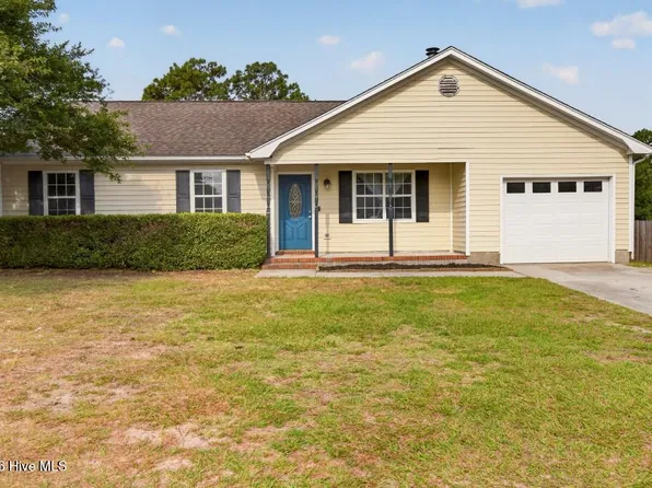 496 Sand Ridge Road, Hubert, NC 28539