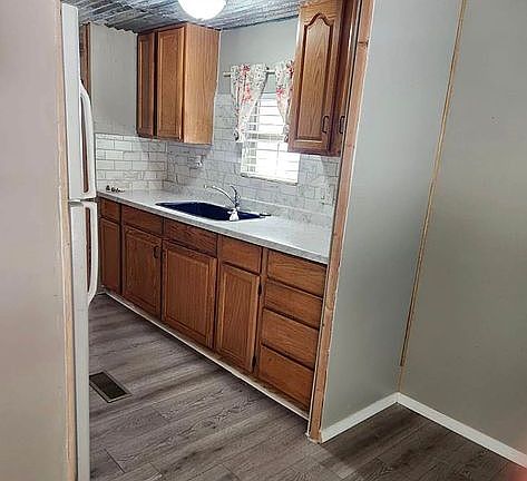 3rd image of 207 S Oak Dr