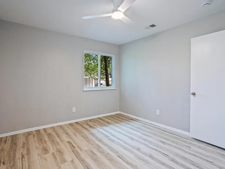1728 Sandalwood Dr — Photo 28