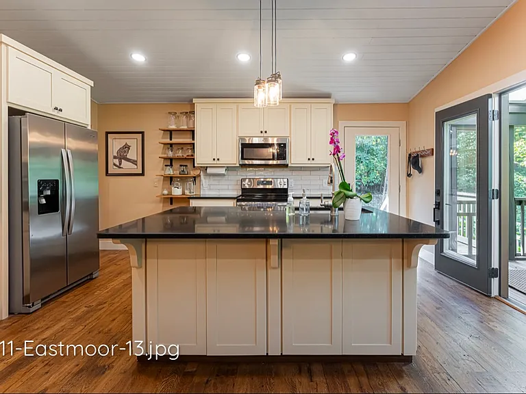 111 Eastmoor Dr — Photo 7
