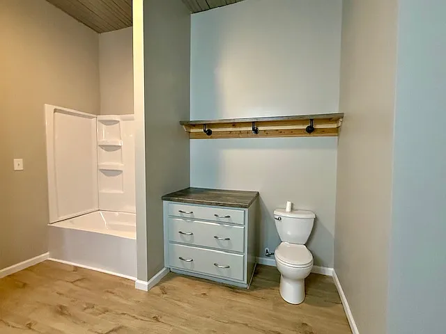 1 bed, 2400 sqft, $1,500 — Photo 2