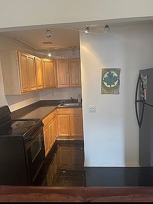 4th image of 325 E 14th St APT 3