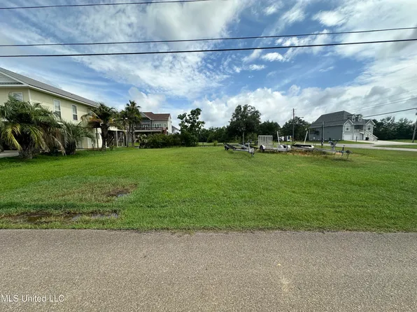101 Edith Dr #23, Bay Saint Louis, MS 39520