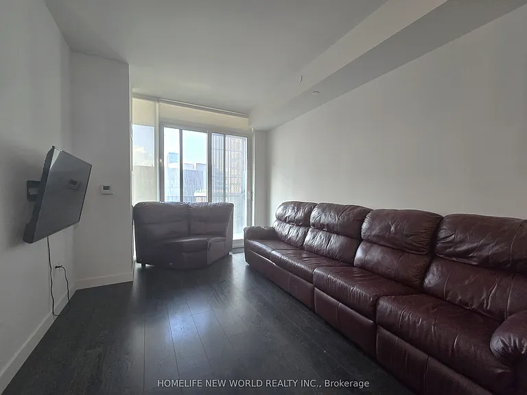 8 Eglinton Ave E #506 — Photo 4