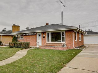 1018 Sheraton Dr, Racine, WI 53402