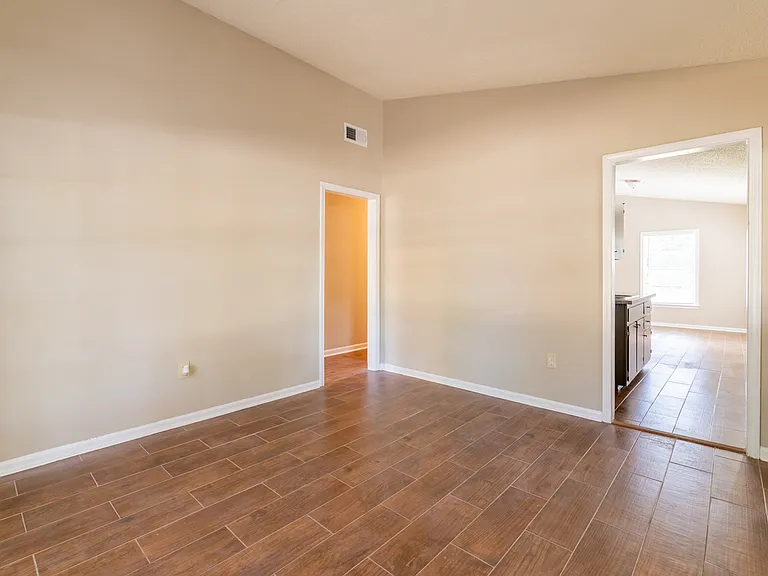 8106 Elmbrook Dr — Photo 5