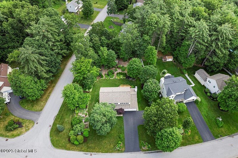4th image of 22 Dandelion Drive