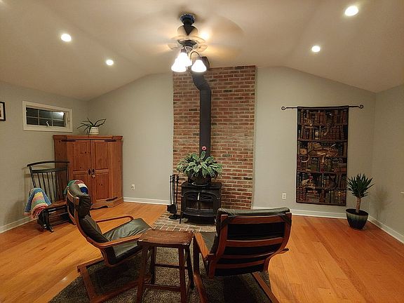 3rd image of 13 Gleason Dr