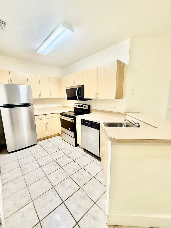 1 bed, 1.0 bath, 978 sqft, $2,200 — Photo 2