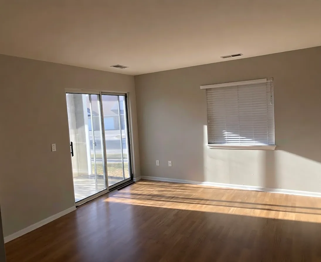 3 bed, 1.5 bath, 1045 sqft, $1,850 — Photo 4