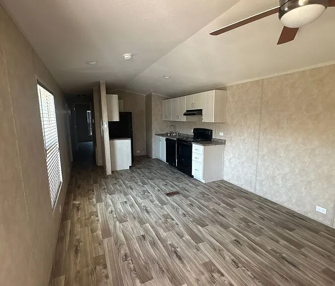 2900 E 6th Ave #14 — Photo 13