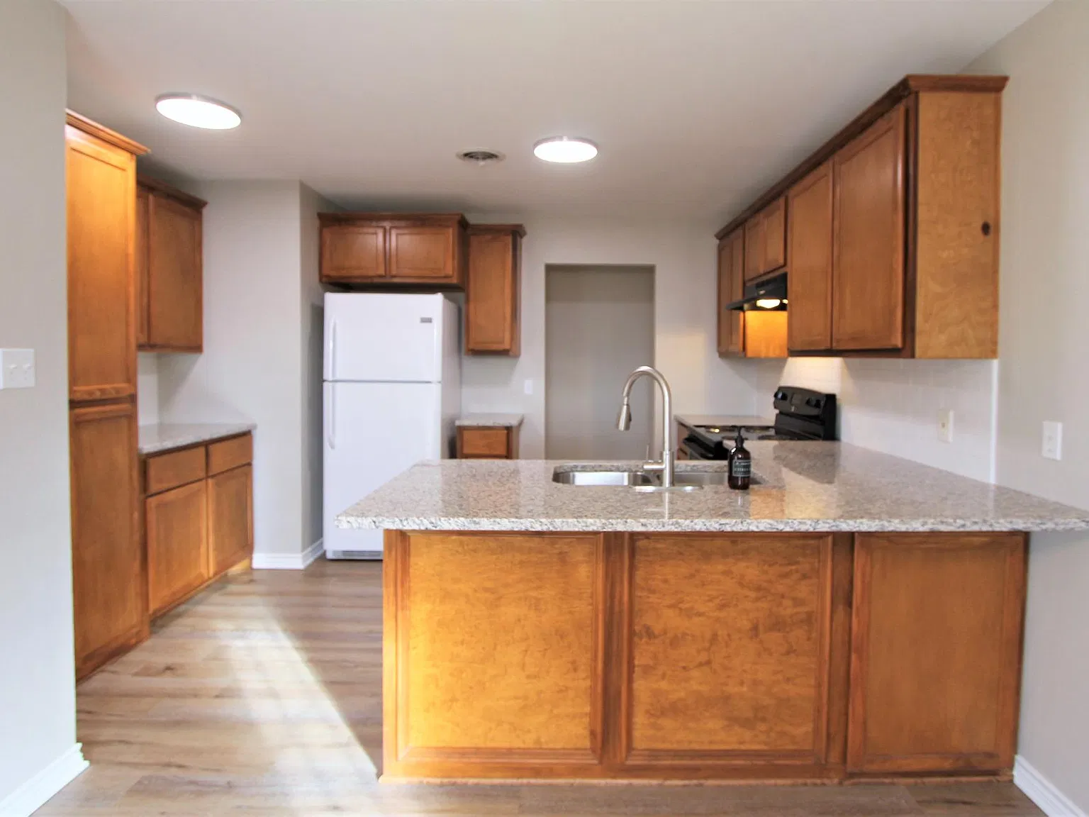 3 bed, 1.5 bath, 1300 sqft, $1,800 — Photo 4