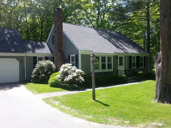68 Applegate Ln, Falmouth, ME 04105