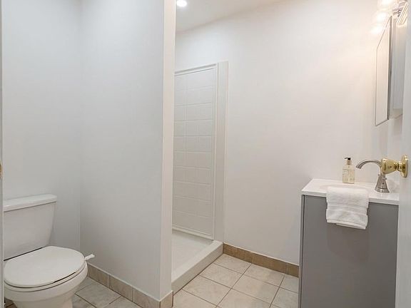 5th image of 313 Main St Floor 2