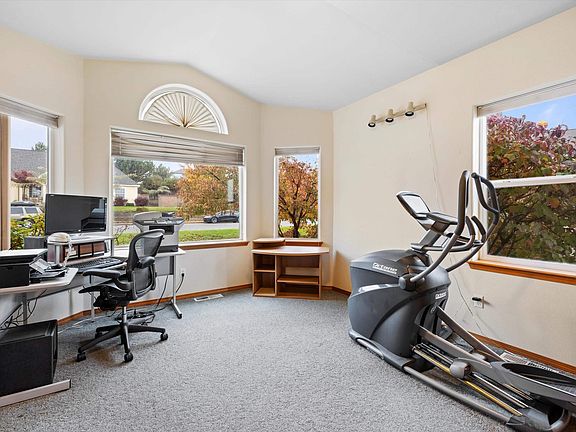4th image of 4003 Acacia Ct