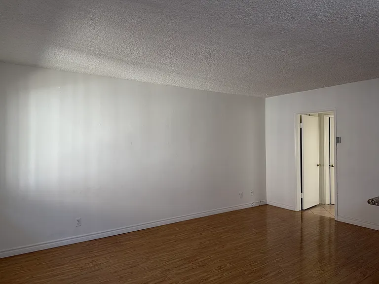 615 E Magnolia Blvd #B — Photo 5