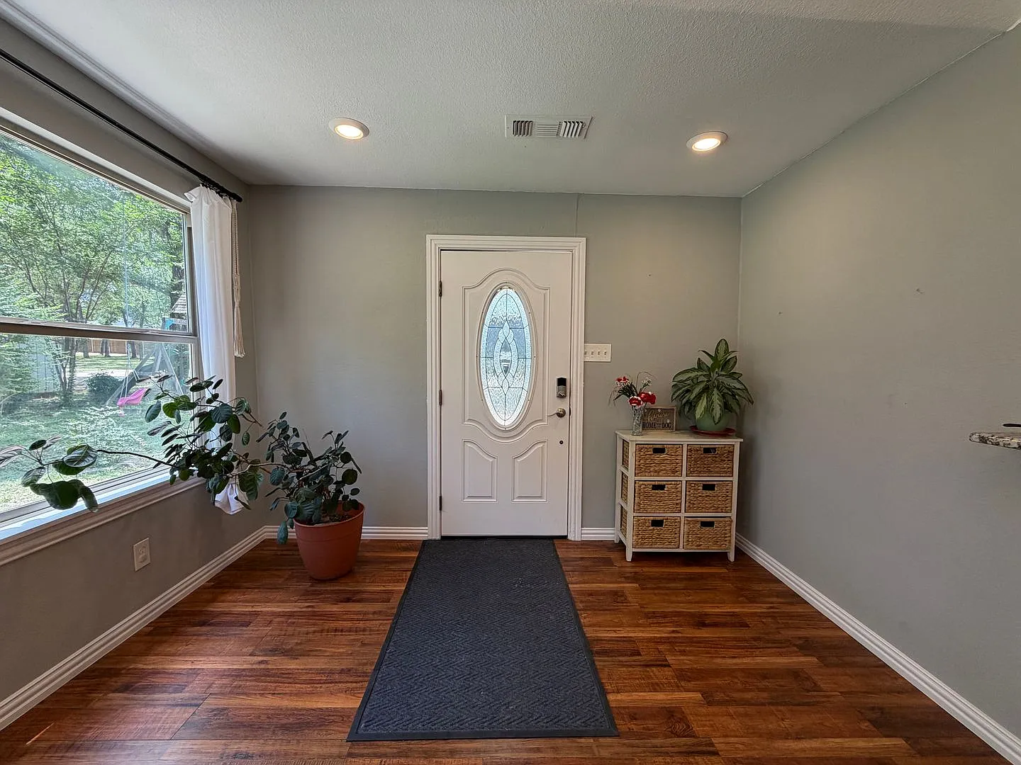 Available Now 3 Bedroom 2 Bath Home In Nw Fort Worth — Photo 3