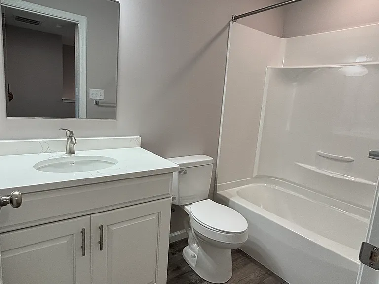 1049 Sherbourne Rd — Photo 20