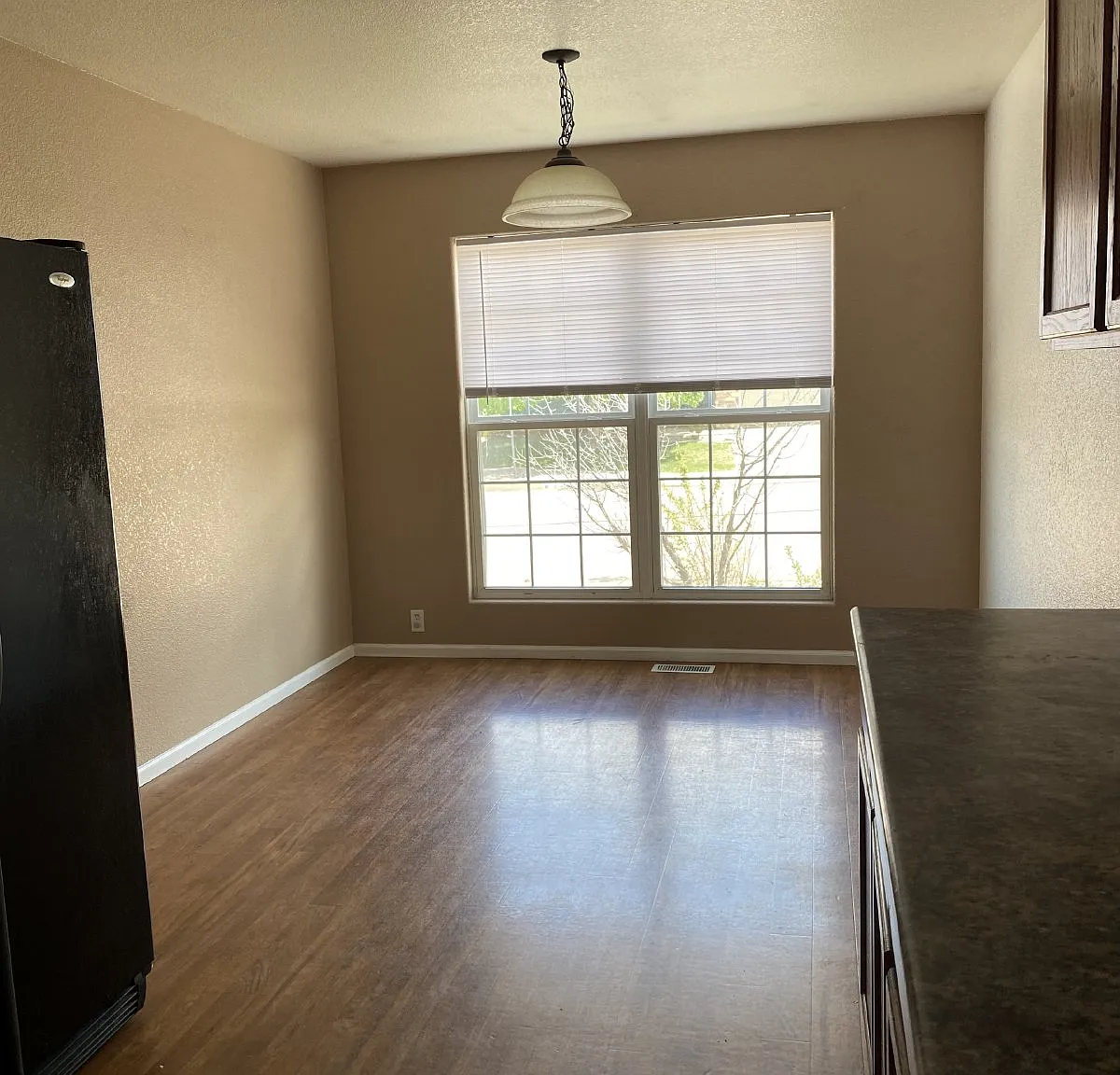 3 bed, 2.0 bath, 1447 sqft, $2,185 — Photo 2