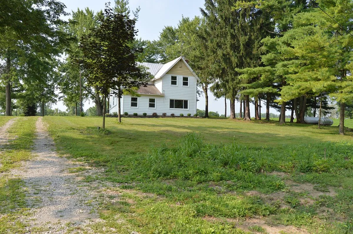 3 bed, 1.5 bath, 1696 sqft, $1,995 — Photo 2