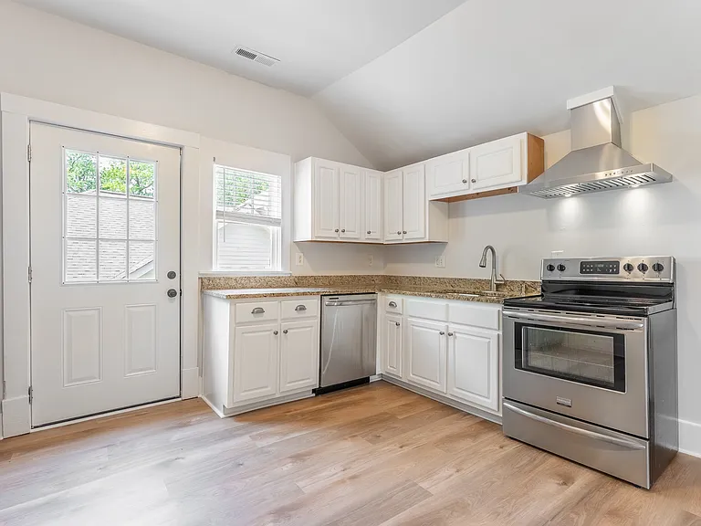 2526 Blair Blvd #B — Photo 4
