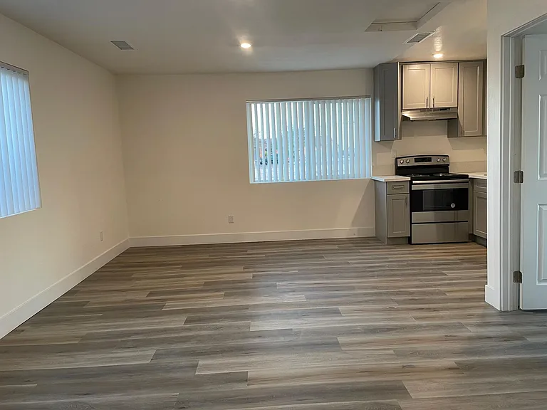 2458 Sorrel Ave — Photo 2