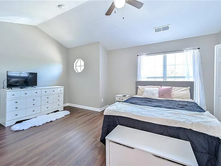 2525 Walden Lake Dr — Photo 4