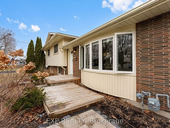 3rd image of 35 Bishops Rd