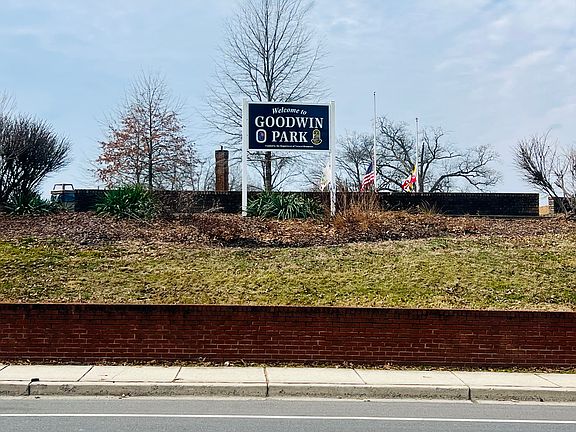 4th image of 6008 Addison Rd