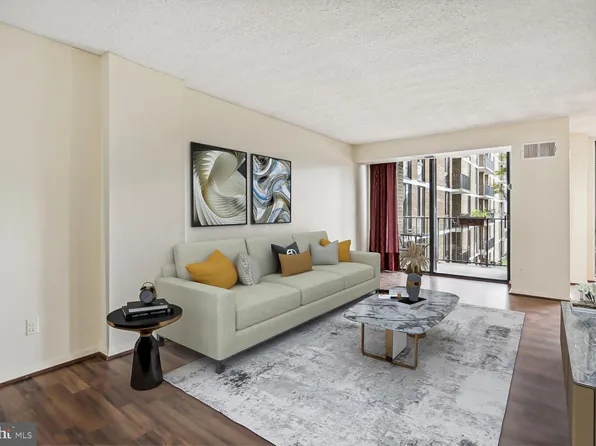 2311 Pimmit Dr APT 301, Falls Church, VA 22043