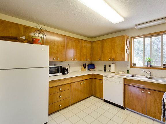 5th image of 15 E Tietan St