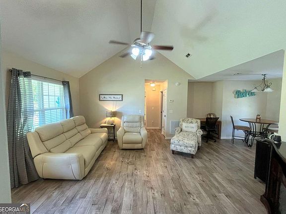 3rd image of 209 Greenbrier Cir #Na