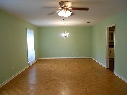 4th image of 1212 Canterbury Dr
