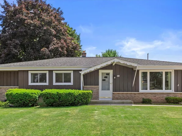 221 West Lilac LANE, Grafton, WI 53024