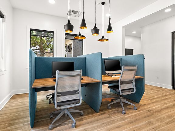 24-Hour Business Center with Computers and Wireless Printing