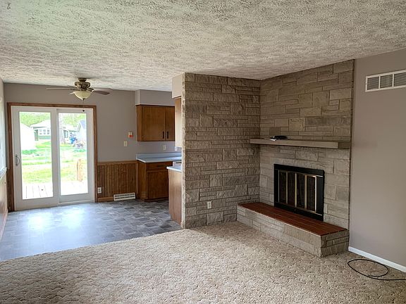 2nd image of 105 E Diller St