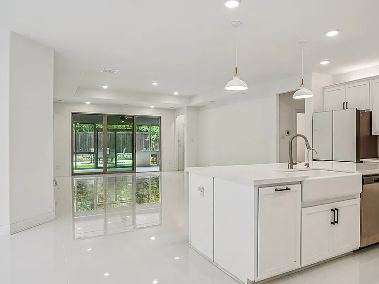 329 Magnolia St — Photo 13