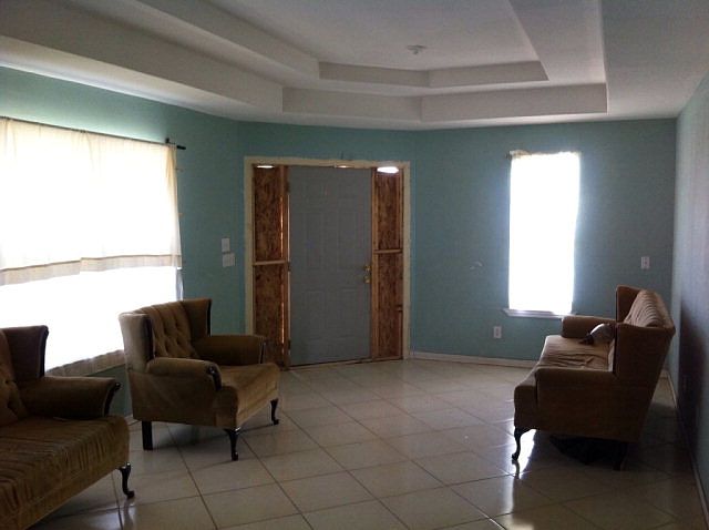 2nd image of 900 W Cardinal Ave