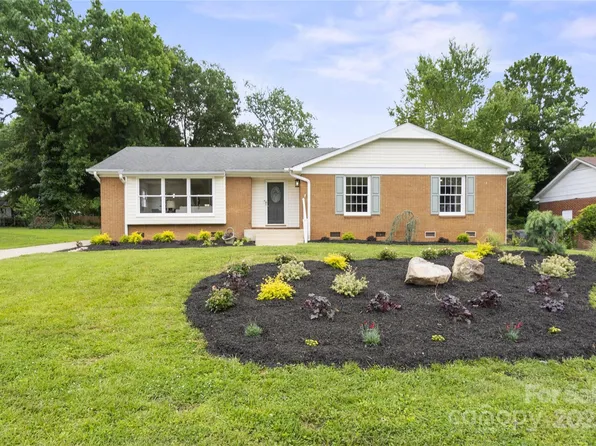 5817 Red Carriage Ln, Charlotte, NC 28212