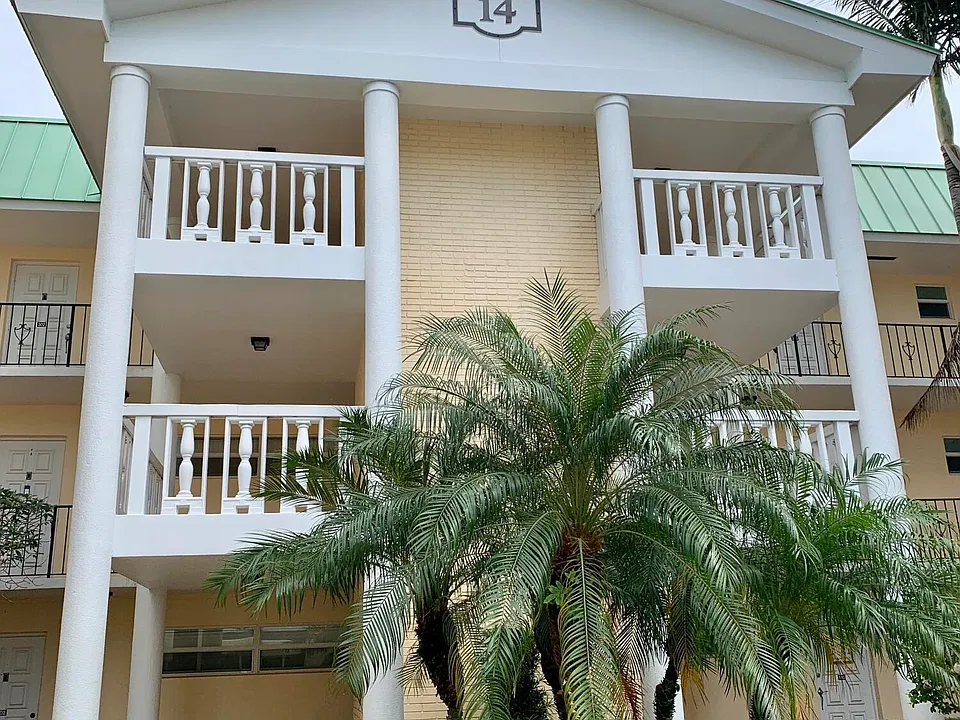14 Colonial Club Dr #301