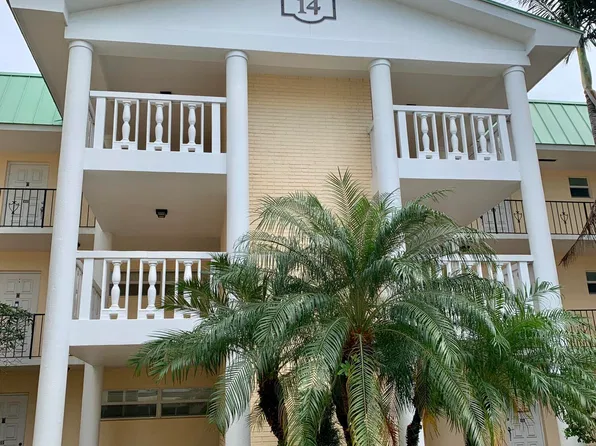 14 Colonial Club Dr, Boynton Beach, FL